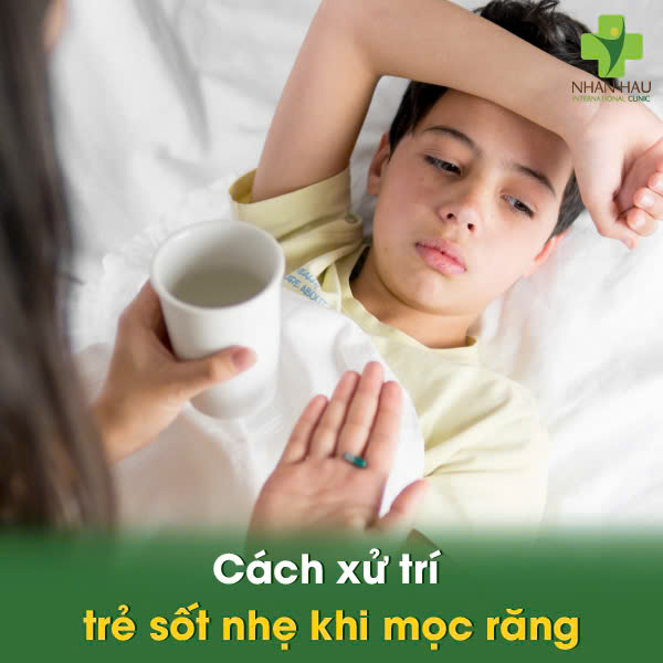 Cách xử trí trẻ sốt nhẹ khi mọc răng