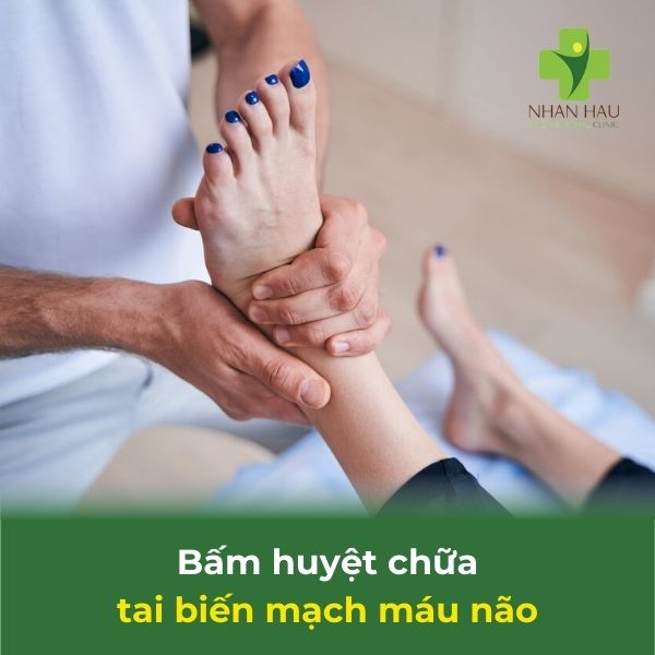 cách bấm huyệt cho người bị tai biến