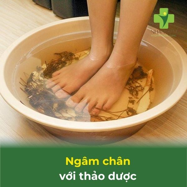 ngâm chân với thảo dược